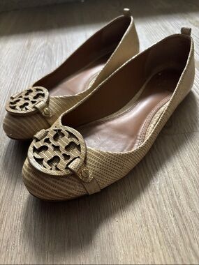 Tory Burch Reva Ballet flat in a snakeskin embossed beige leather